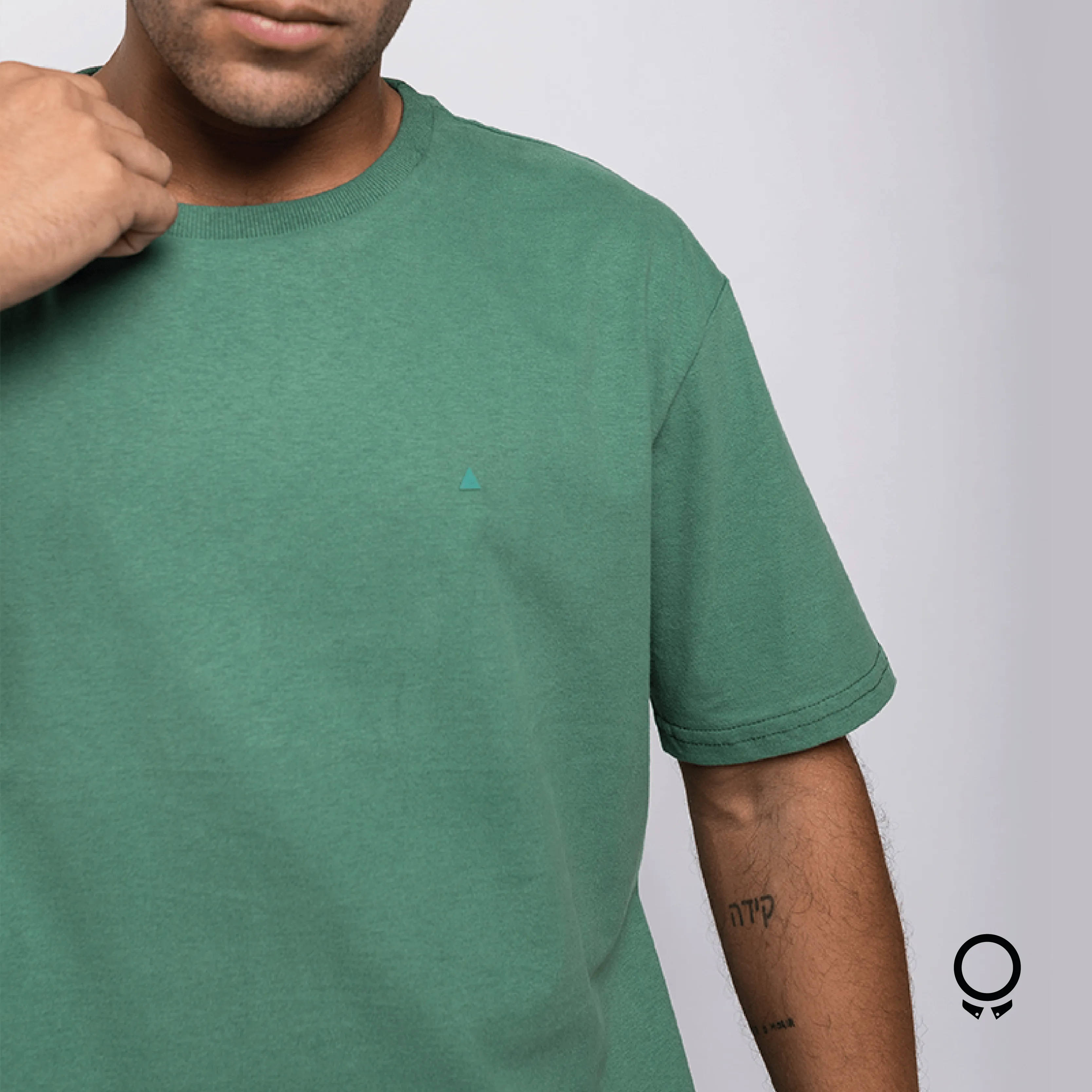 REMERA LIBERATO BASICS OVERSIZE VERDE RELIEVE AL TONO