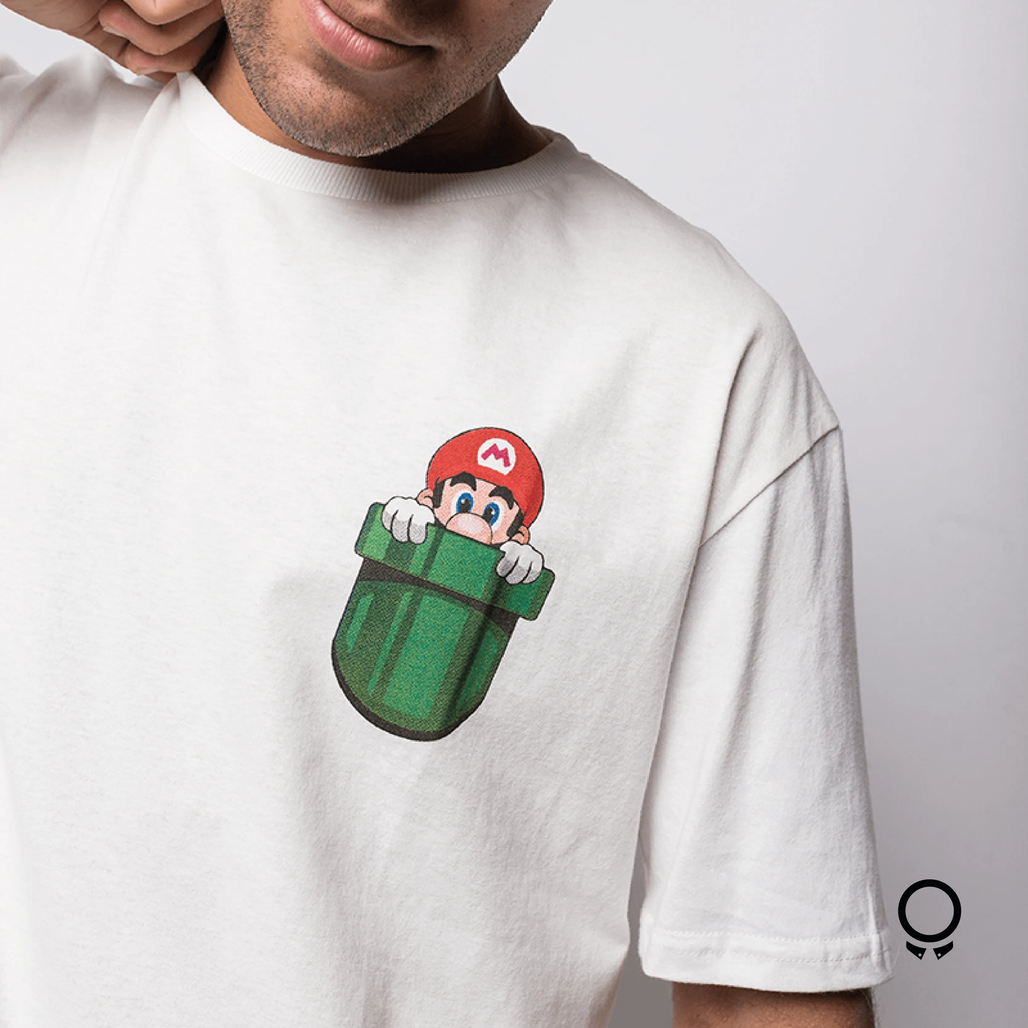 REMERA LIBERATO BASICS OVERSIZED BLANCA MARIO BROS