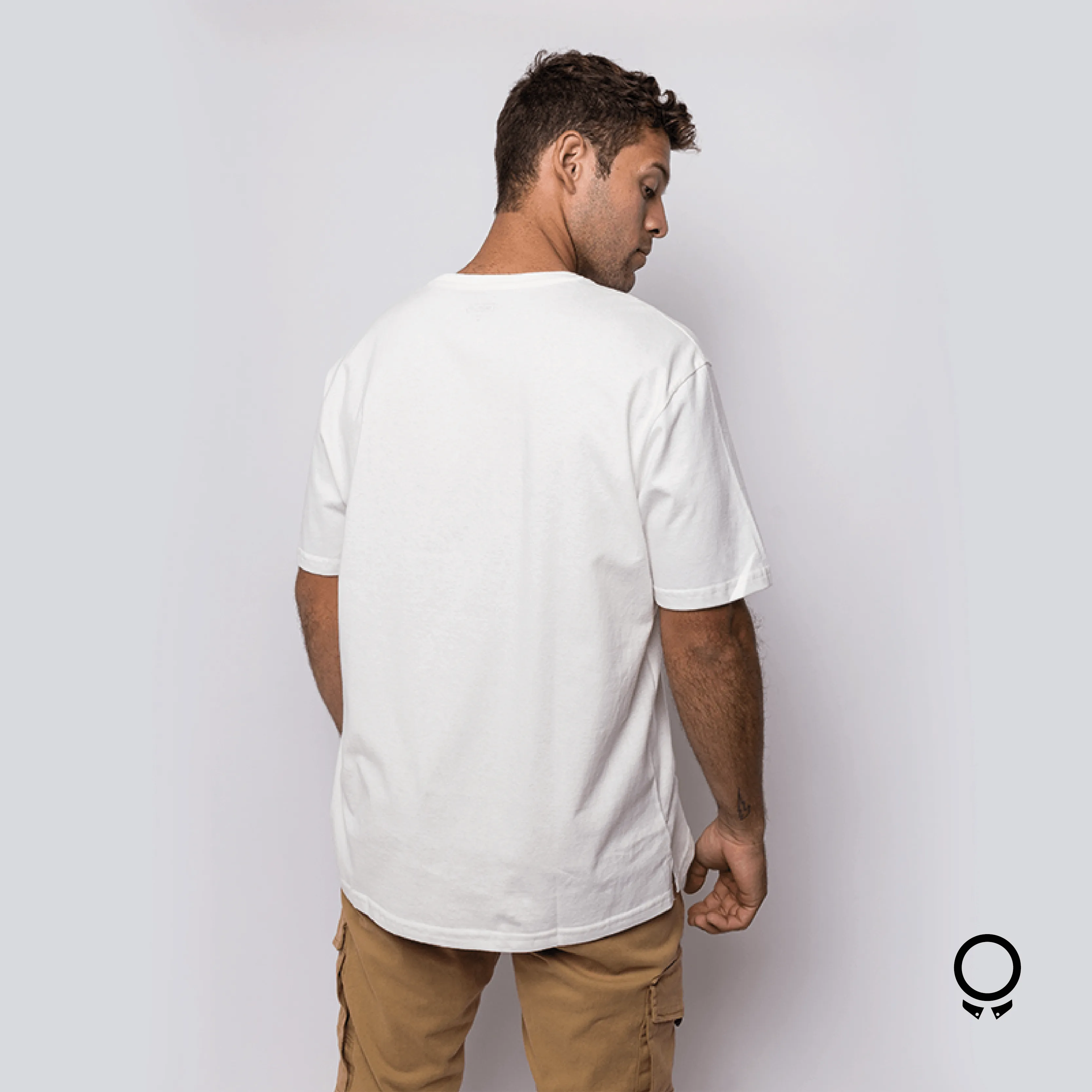 REMERA LIBERATO BASICS REGULAR FIT BLANCA PAC MAN