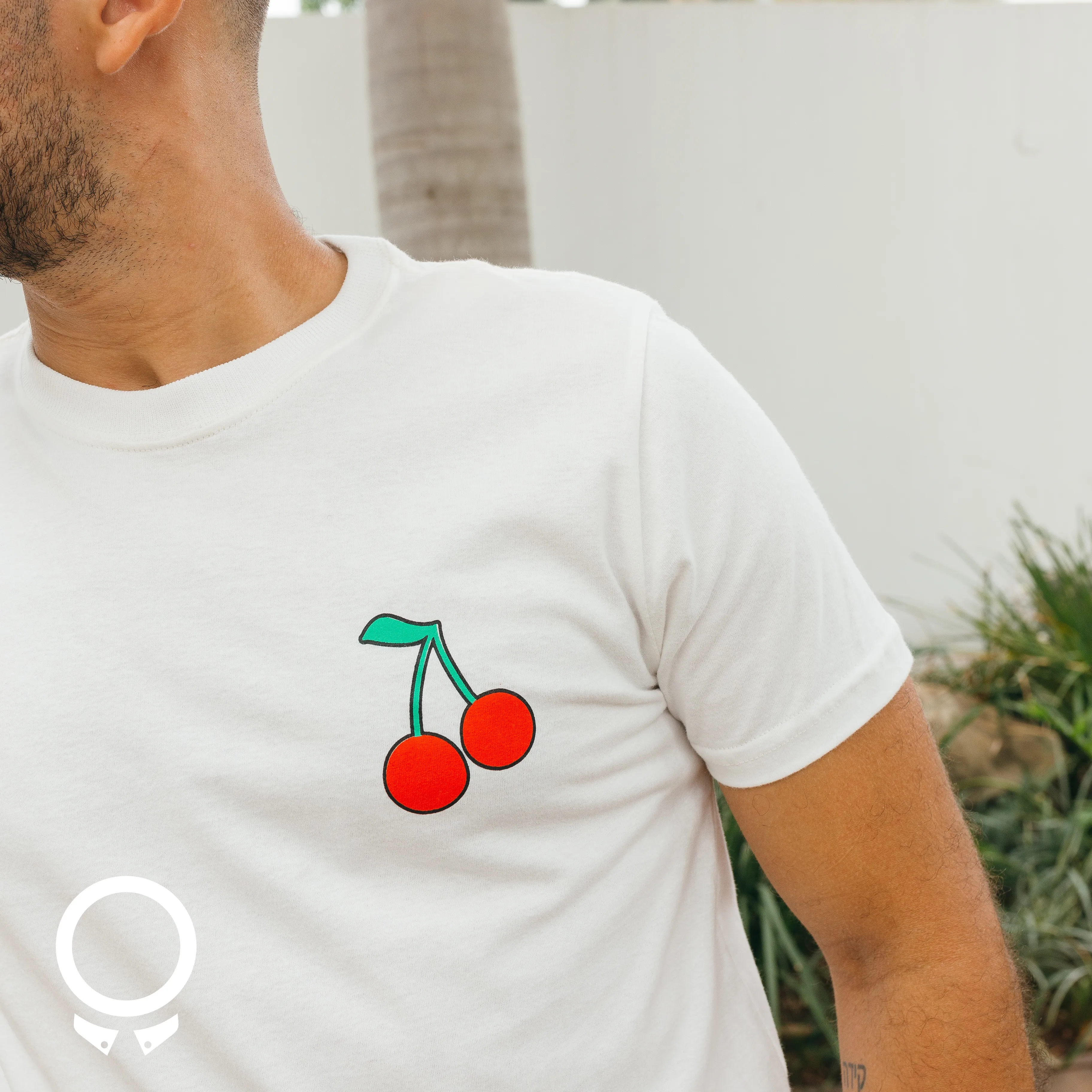 REMERA LIBERATO BASICS REGULAR FIT BLANCA CHERRY