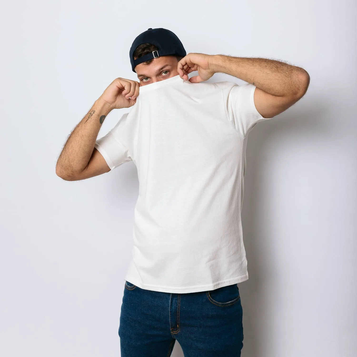 REMERA LIBERATO BASICS OVERSIZE BLANCA RELIEVE AL TONO