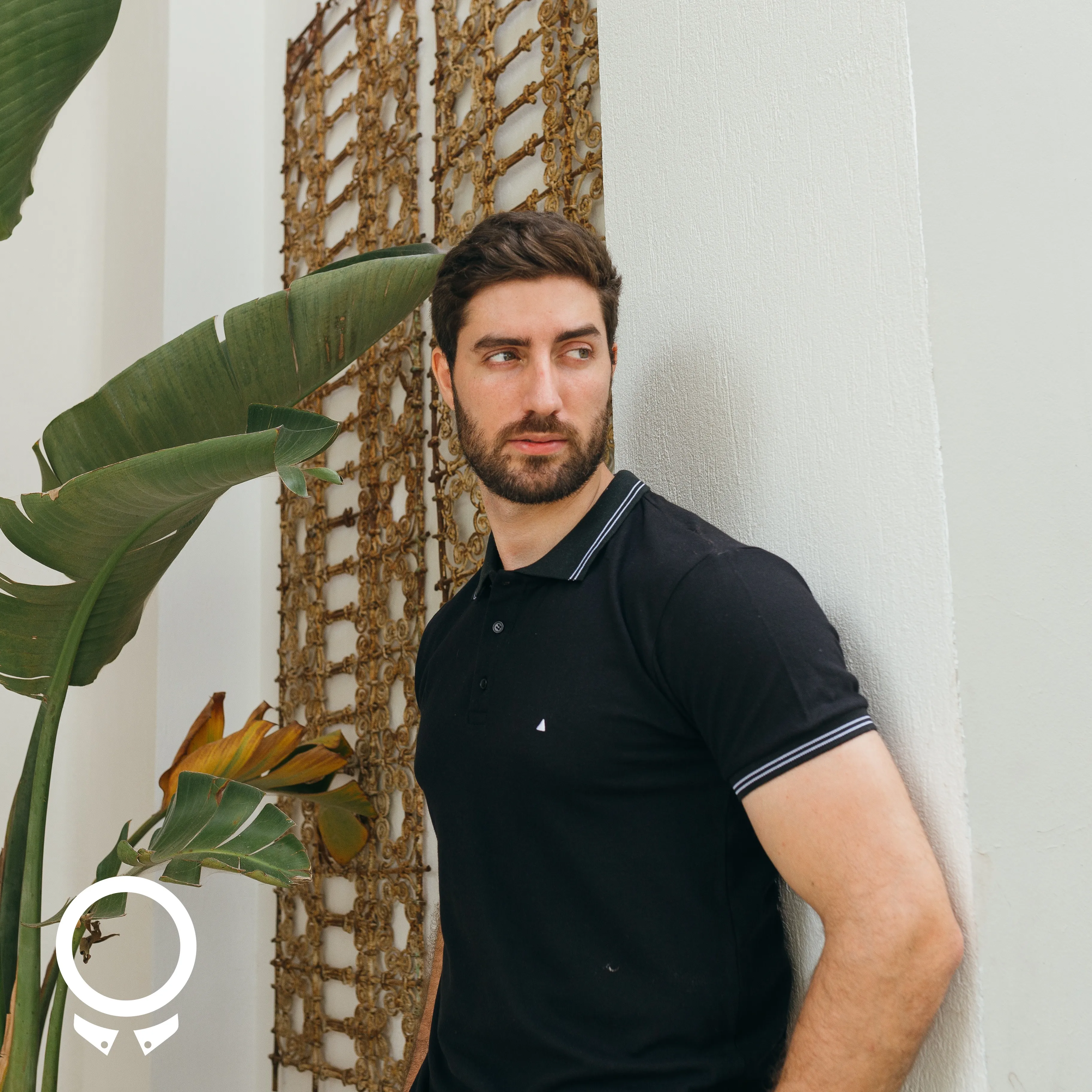 REMERA POLO LIBERATO BASICS NEGRA LOGO BLANCO