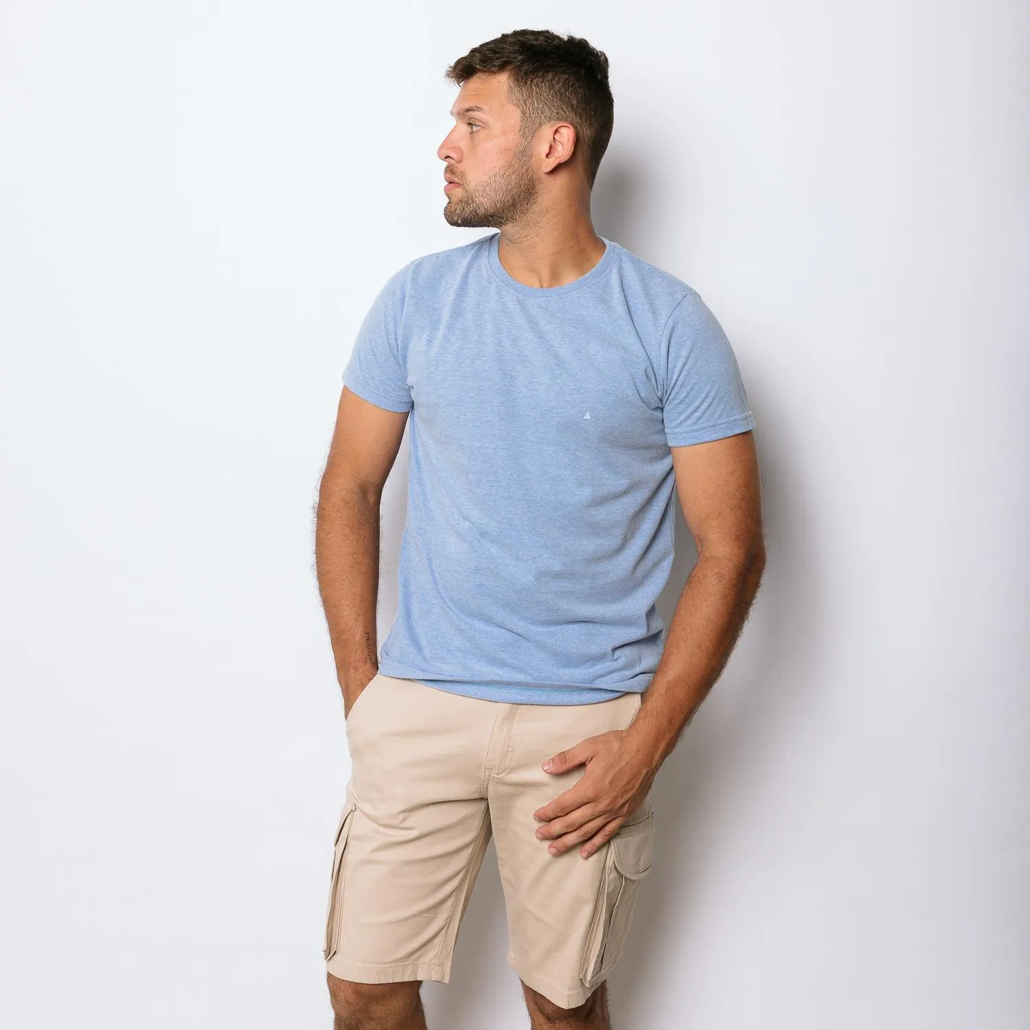 REMERA LIBERATO BASICS CELESTE JASPEADA