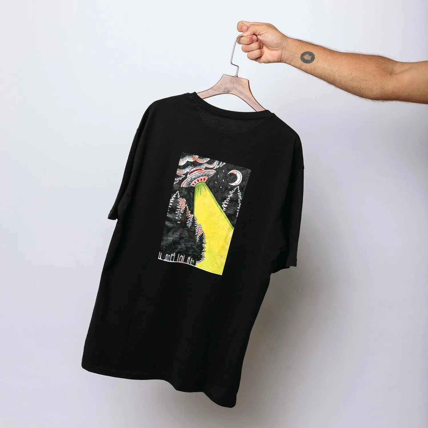 REMERA LIBERATO BASICS NEGRA  MARTIAN