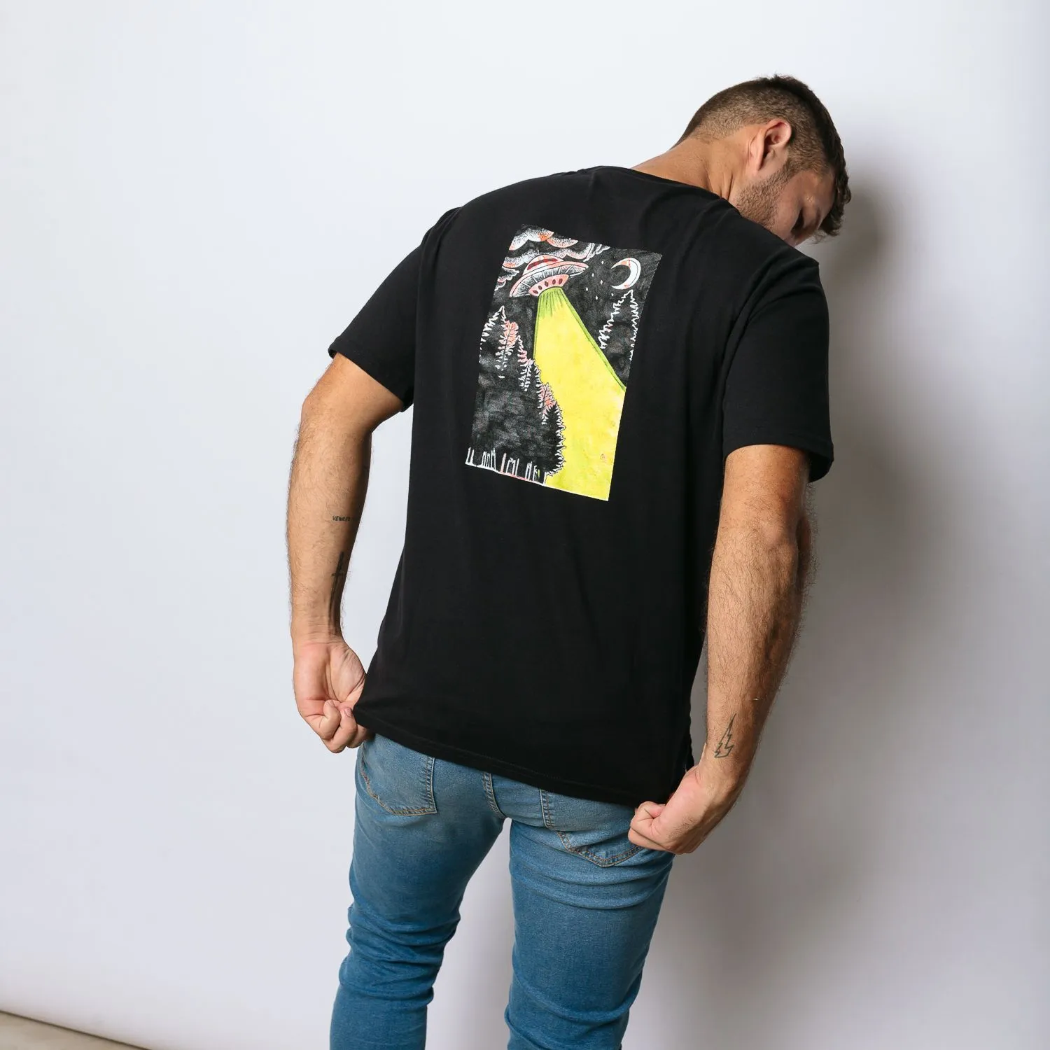 REMERA LIBERATO BASICS NEGRA  MARTIAN