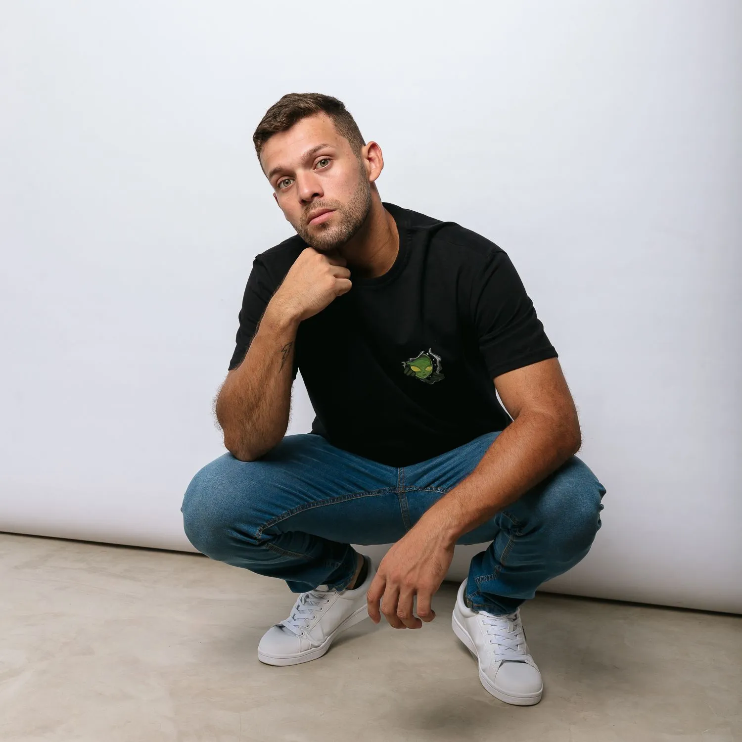 REMERA LIBERATO BASICS NEGRA  MARTIAN
