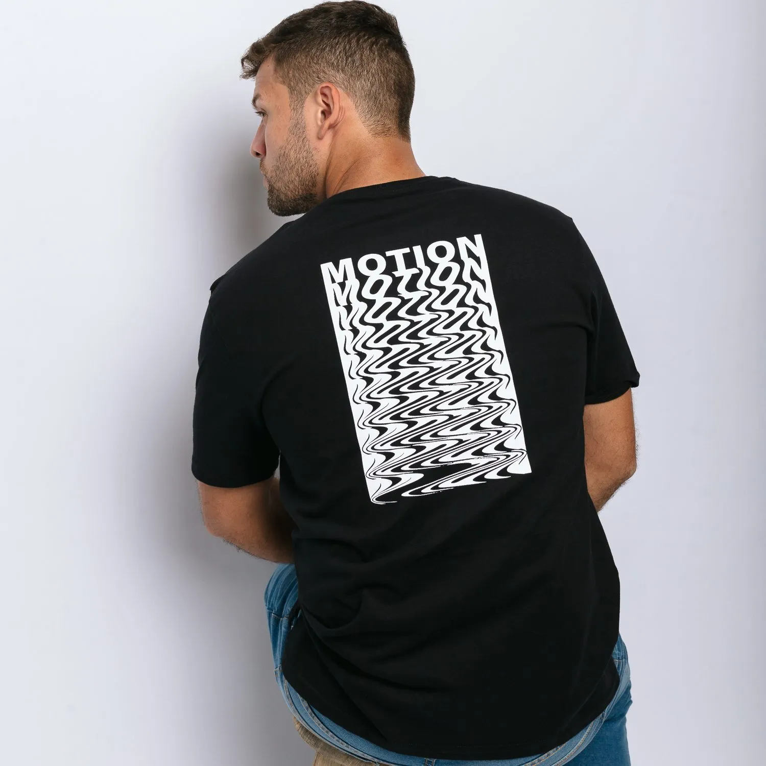 REMERA LIBERATO BASICS OVERSIZE NEGRA MOTION