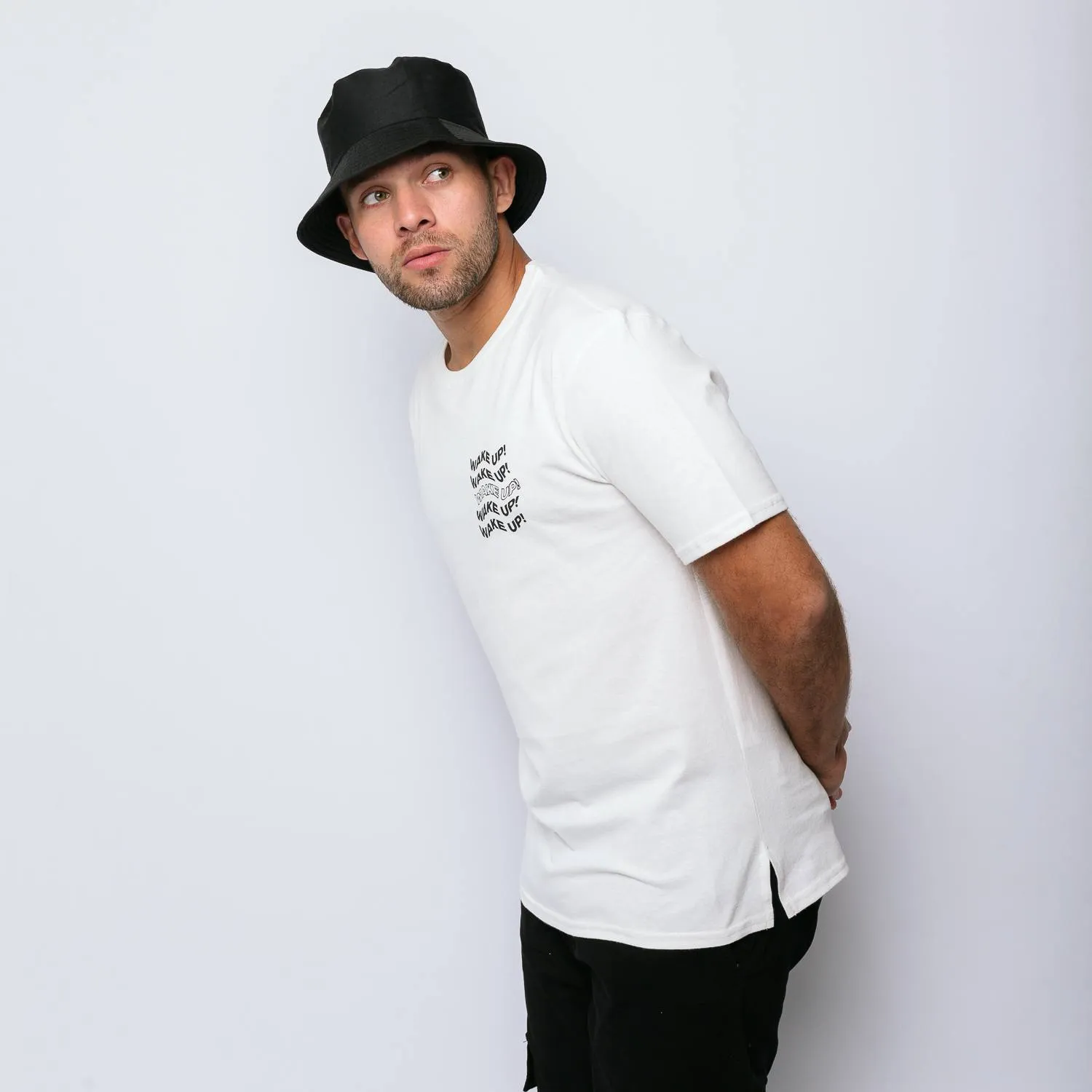 REMERA LIBERATO BASICS OVERSIZE BLANCA WAKE UP!
