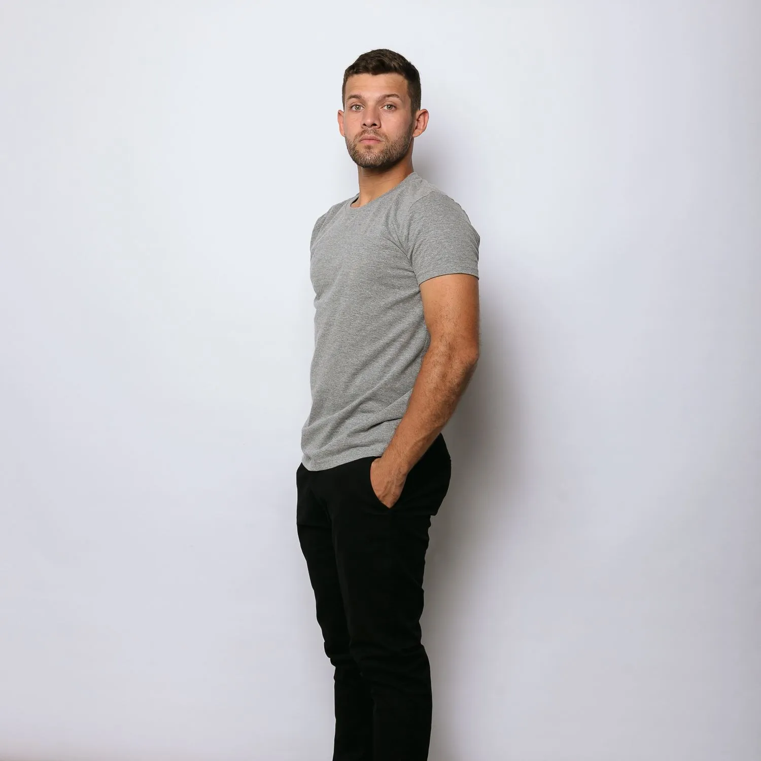 REMERA LIBERATO BASICS REGULAR FIT GRIS