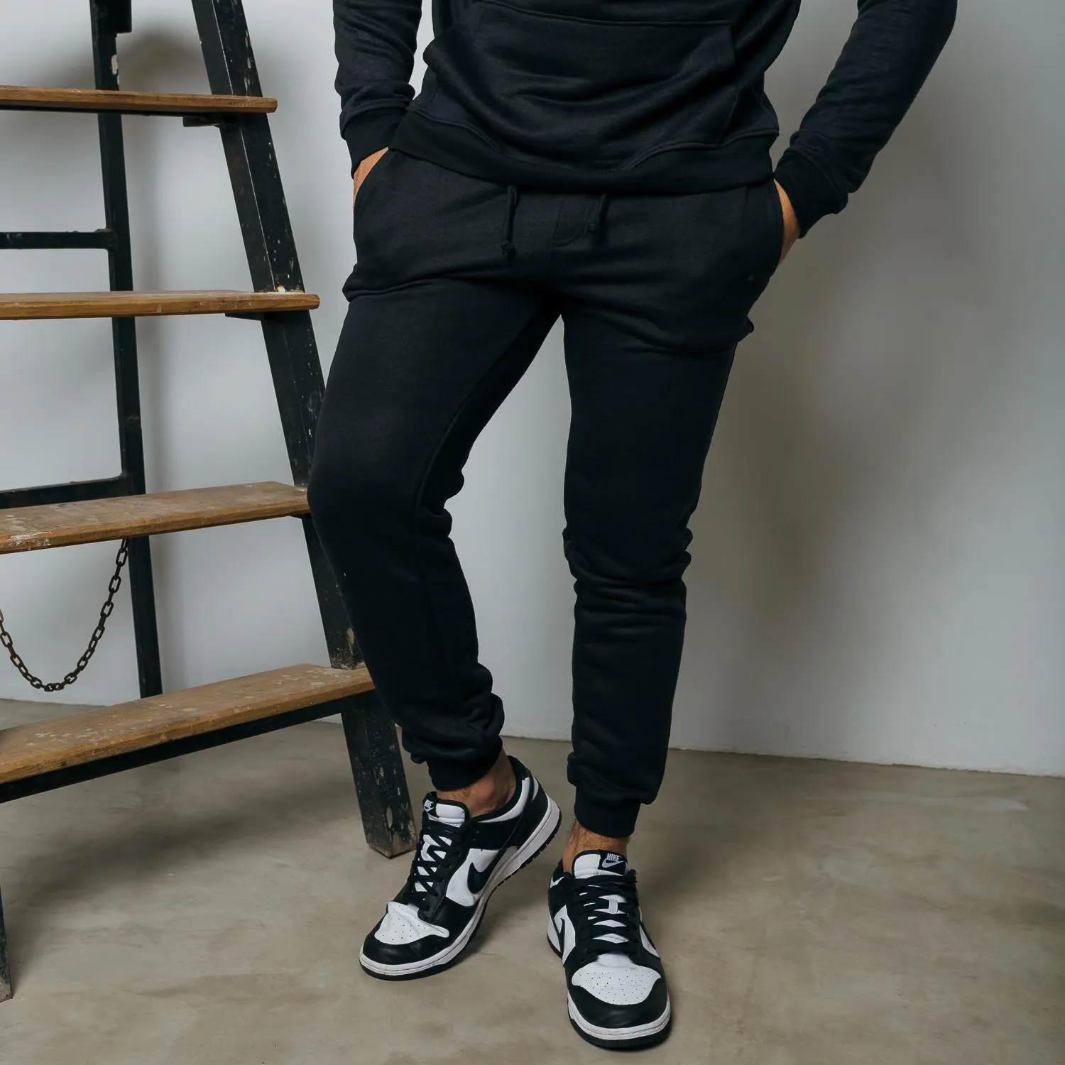 JOGGER LIBERATO BASICS NEGRO