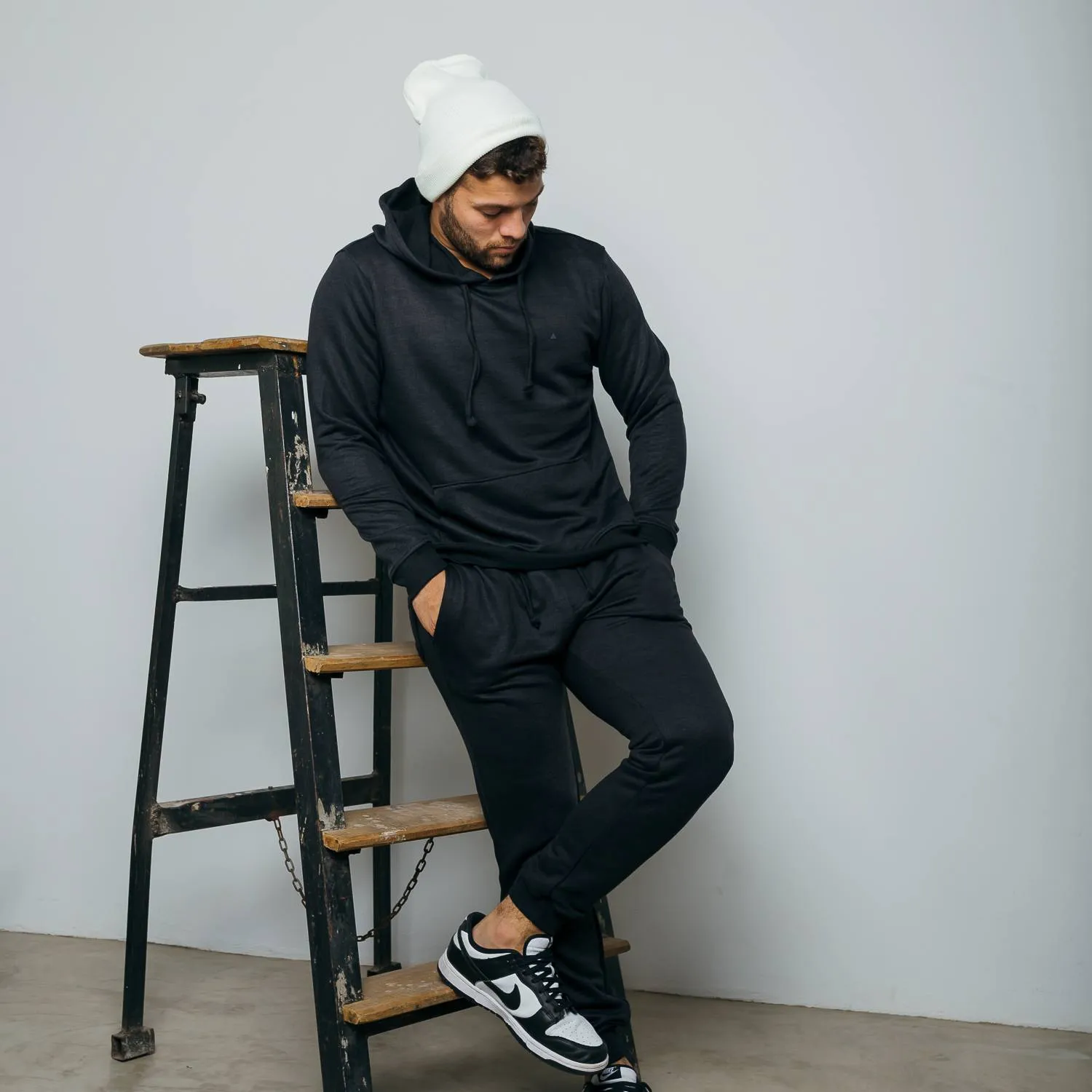 JOGGER LIBERATO BASICS NEGRO