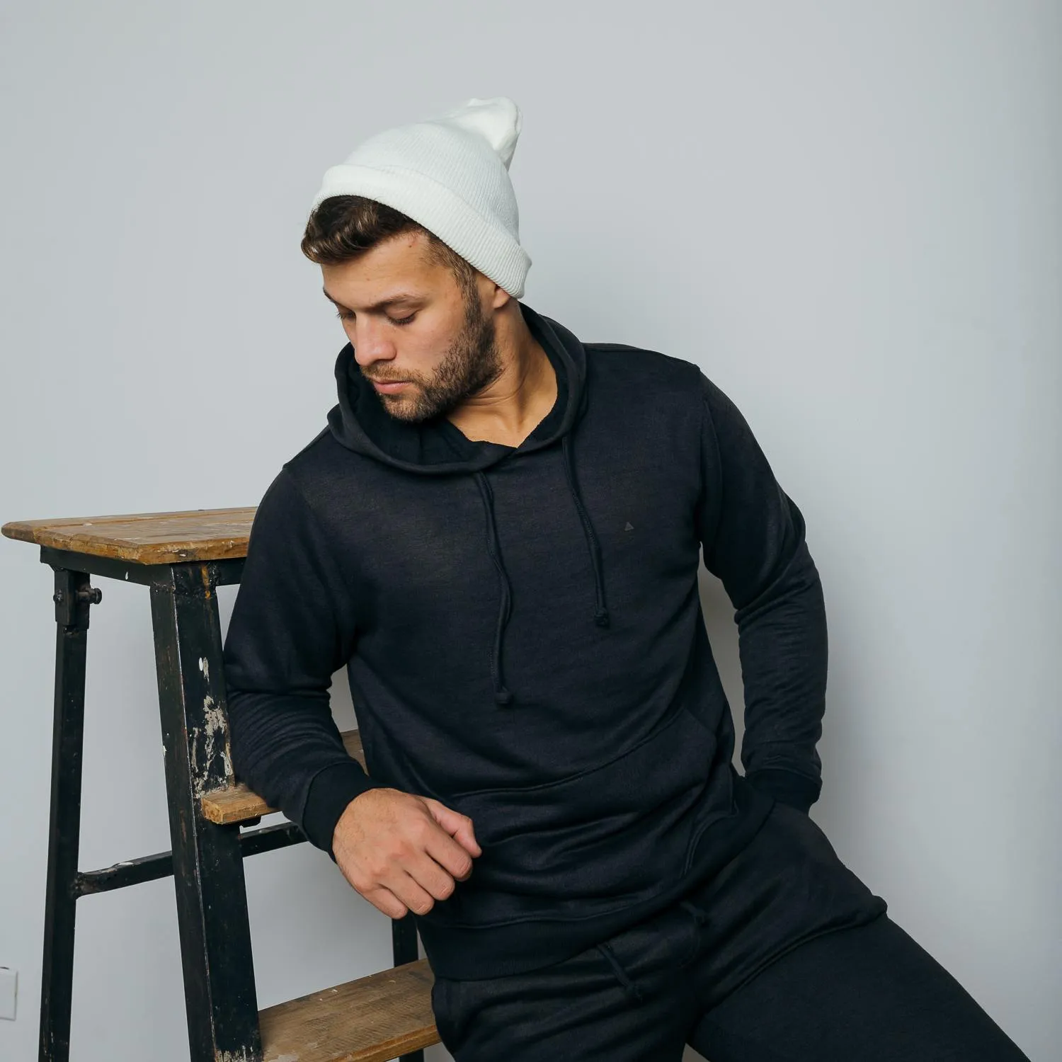 HOODIE LIBERATO BASICS NEGRA
