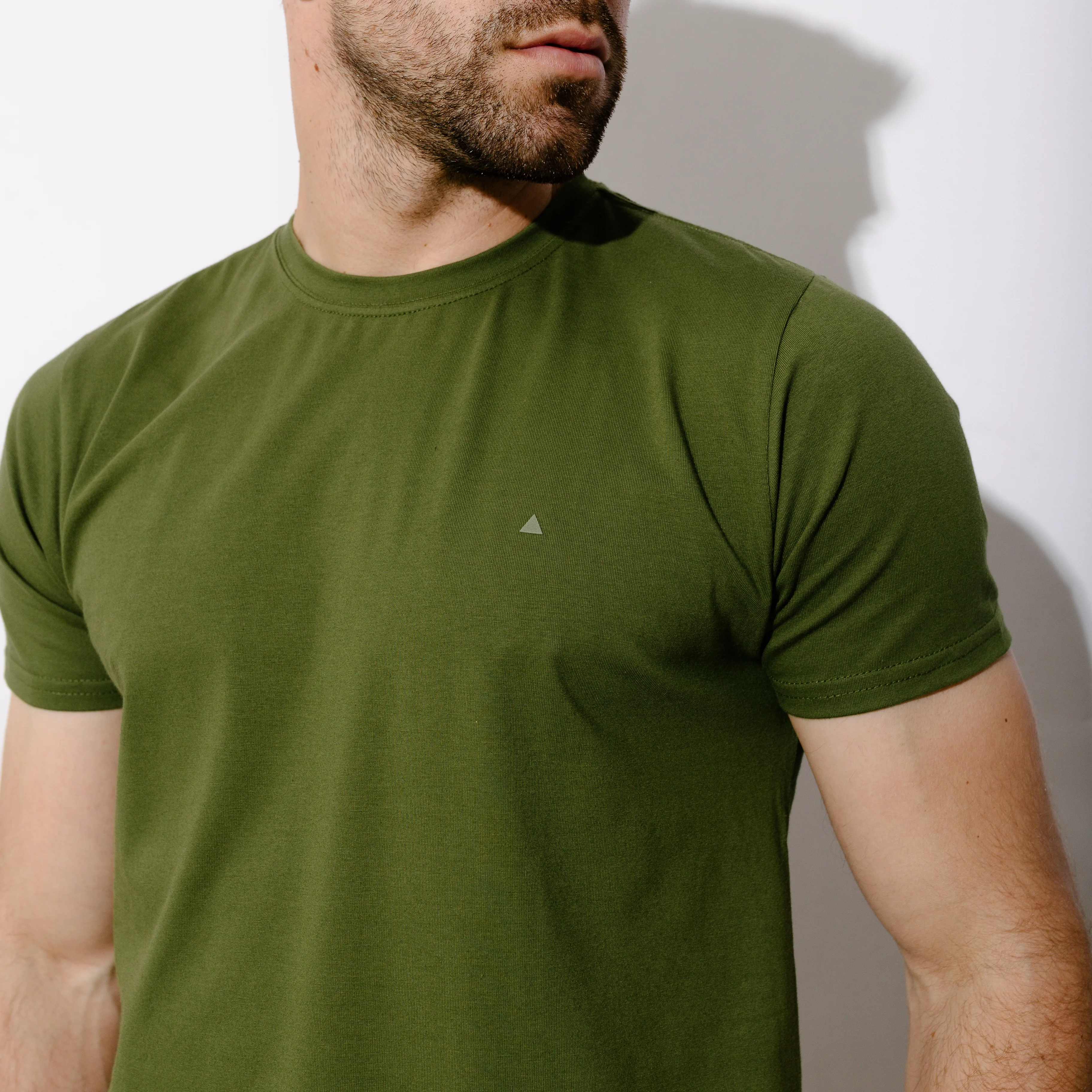 REMERA LIBERATO BASICS PREMIUM TEE VERDE MUSGO