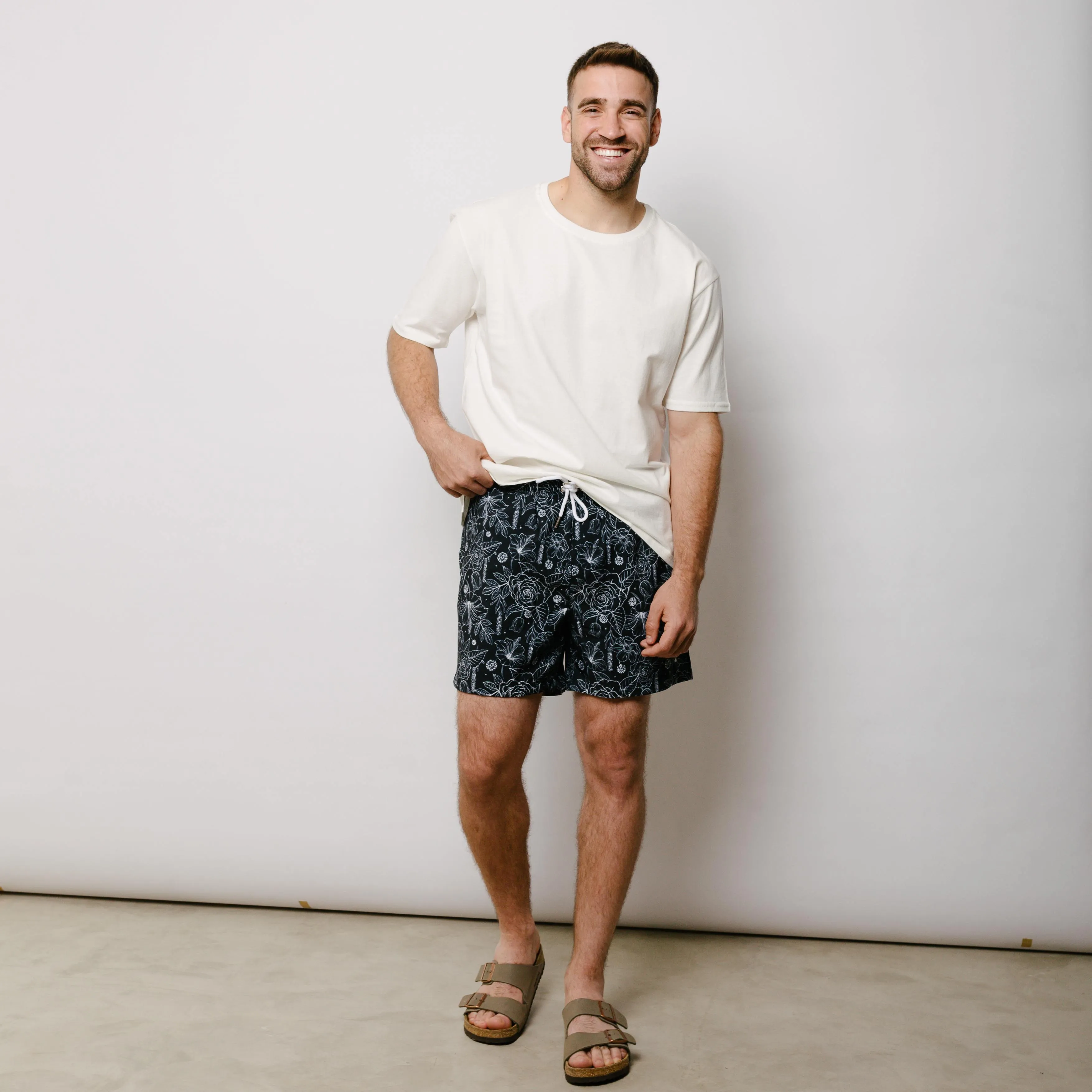 SHORT DE BAÑO LIBERATO BASICS NEGRA ROSA
