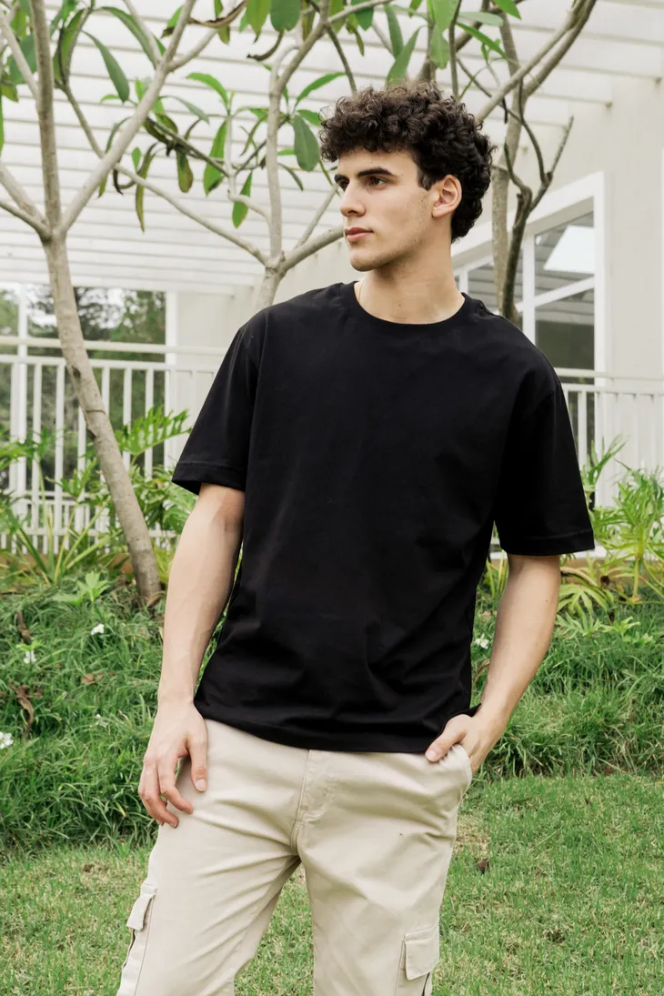 REMERA BOXY FIT PREMIUM 250GSM LIBERATO BASICS NEGRA