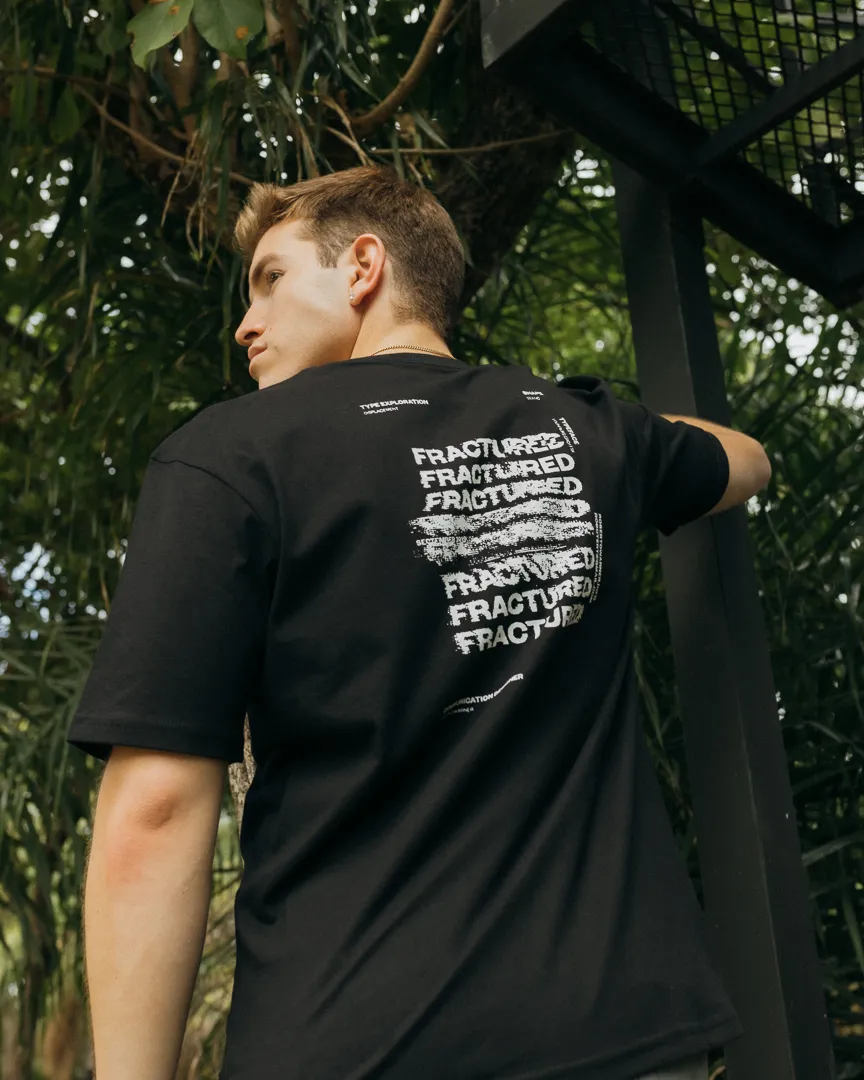 REMERA LIBERATO BASICS OVERSIZE NEGRA FRACTURED