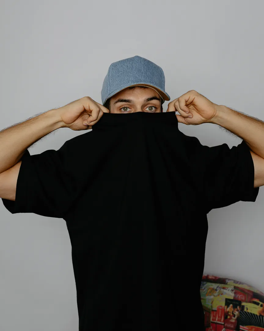 REMERA LIBERATO BASICS OVERSIZE NEGRA