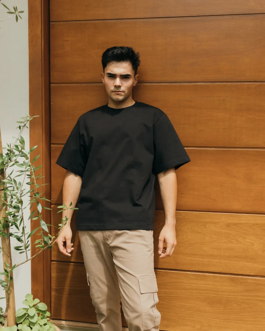 REMERA LIBERATO BASICS OVERSIZE NEGRA