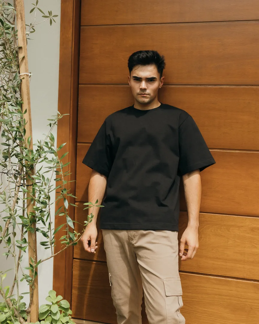 REMERA LIBERATO BASICS OVERSIZE NEGRA