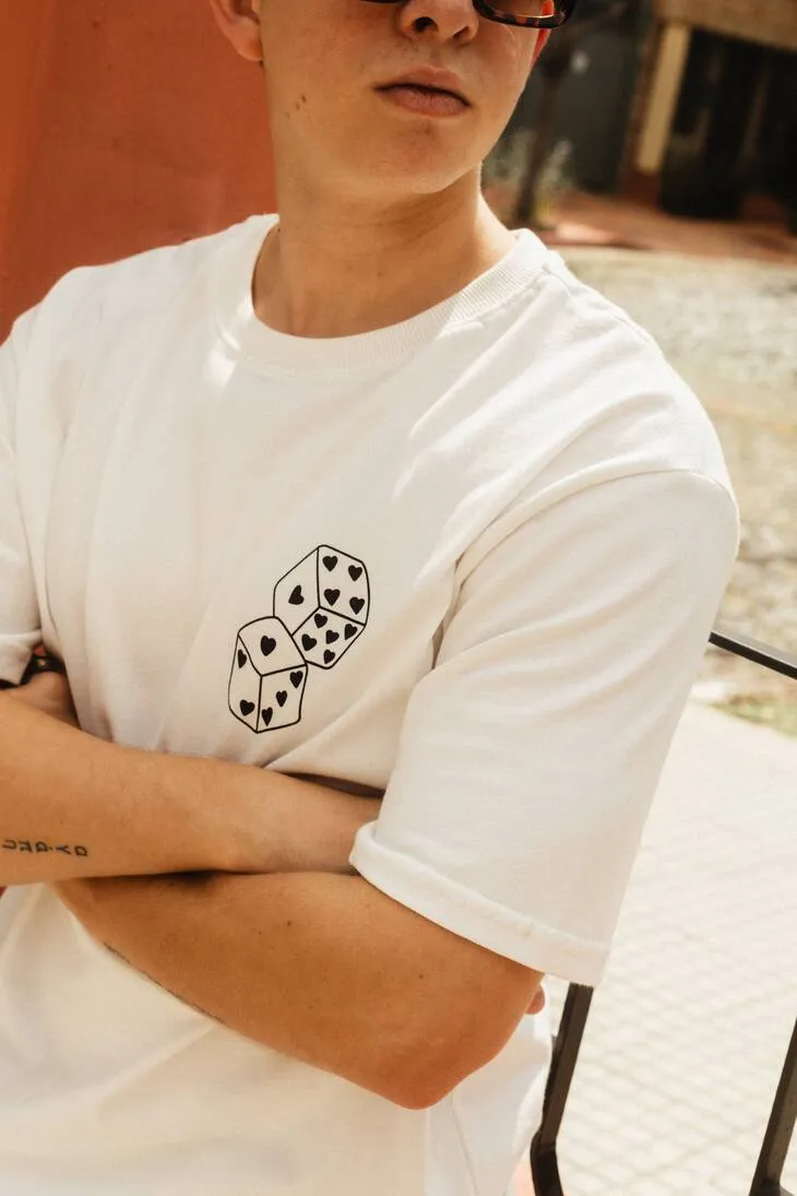 REMERA OVERSIZE PREMIUM 250 GSM LIBERATO BASICS  MARFIL  FEELING LUCKY