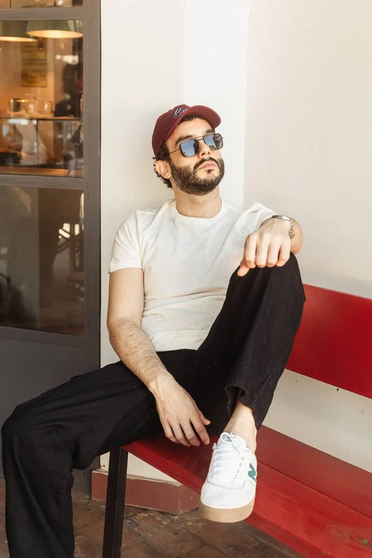 REMERA LIBERATO BASICS REGULAR FIT MARFIL