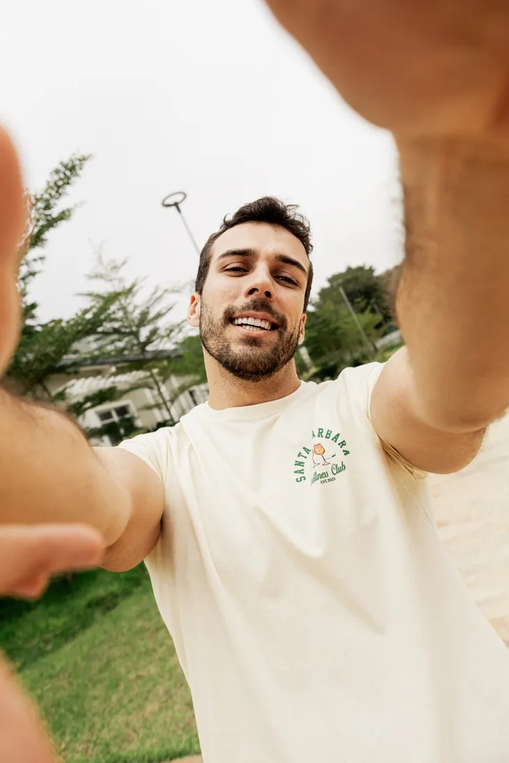 REMERA LIBERATO BASICS REGULAR FIT BEIGE SANTA BARBARA WELLNESS CLUB