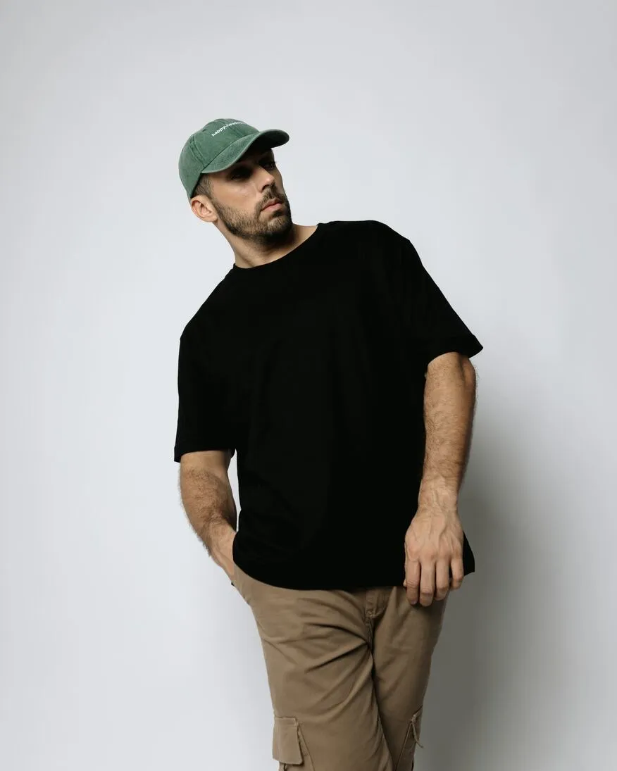 REMERA LIBERATO BASICS OVERSIZE NEGRA