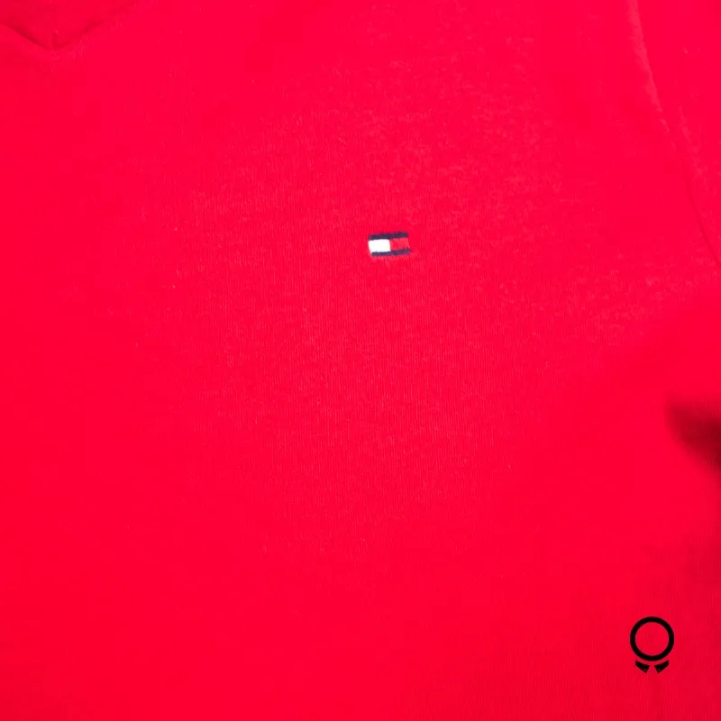 REMERA TOMMY HILFIGER CUELLO V ROJO