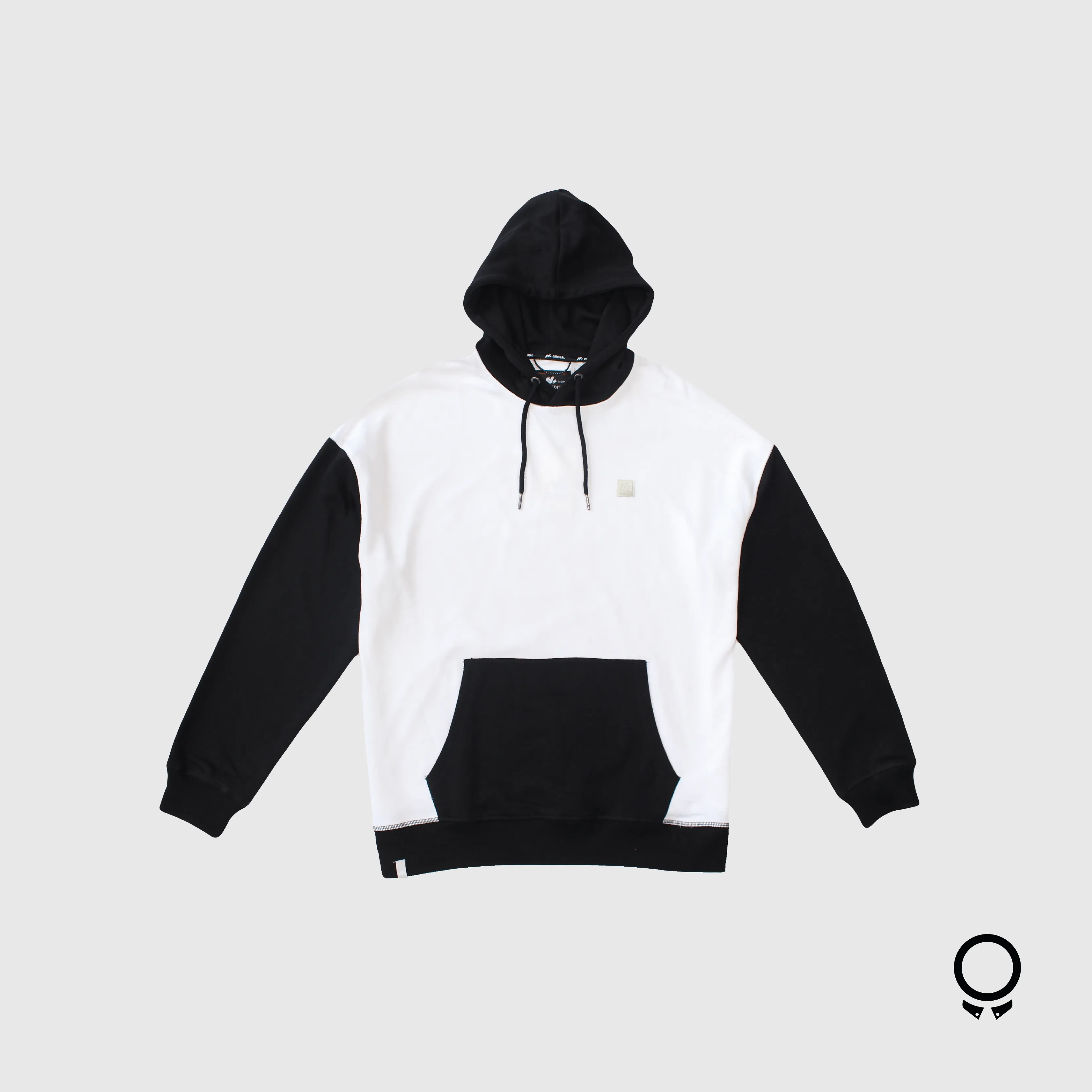 HOODIE N+ CON RECORTES BLANCO Y NEGRO