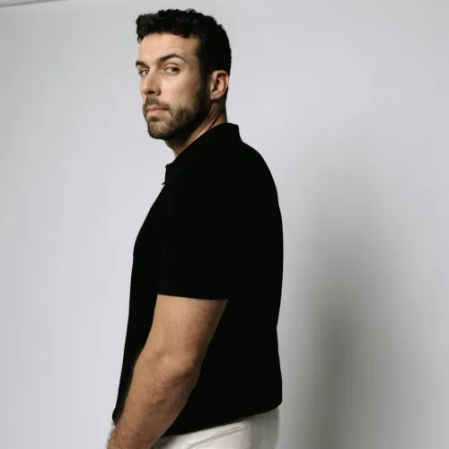 REMERA ABERCROMBIE POLO CON CIERRE NEGRA