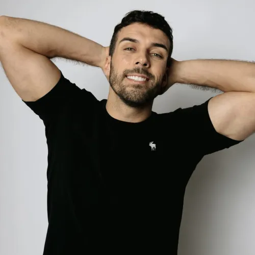 REMERA ABERCROMBIE REGULAR FIT NEGRA