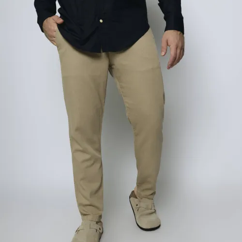 PANTALON LIBERATO BASICS CON GOMA KAKHI