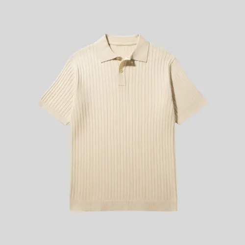 REMERA LIBERATO JOHNNY COLLAR BEIGE CLARO