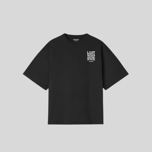 Remera Liberato Oversize Negra Leave Me Alone