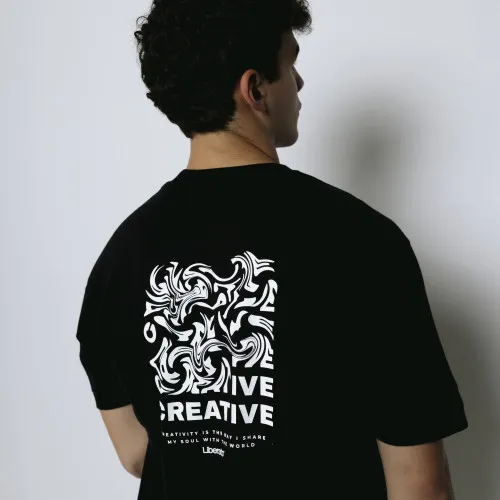 REMERA LIBERATO OVERSIZE NEGRA CREATIVE