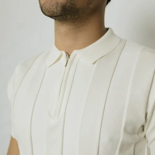 REMERA POLO LIBERATO DE HILO CON CIERRE BLANCO