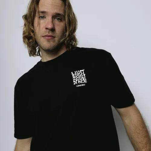REMERA LIBERATO OVERSIZE NEGRA LEAVE ME ALONE