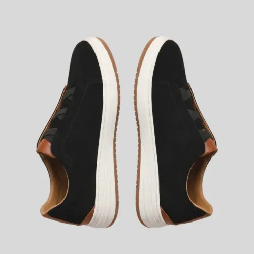 ZAPATO LIBERATO DE GAMUZA NEGRA
