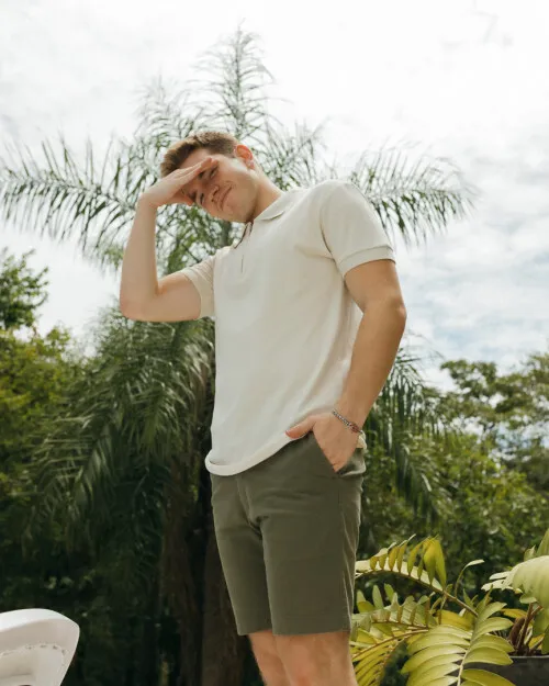 REMERA LIBERATO BASICS CUELLO POLO BEIGE CON CIERRE